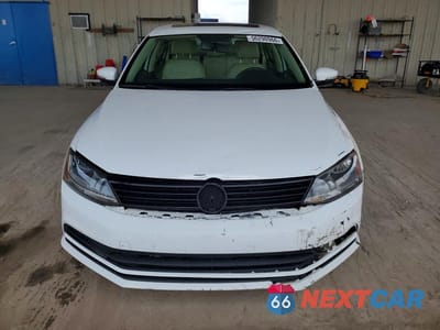 Piąte zdjęcie samochodu w środku: 2017 VOLKSWAGEN JETTA SE VIN:3VWDB7AJ0HM413604 - miniatura