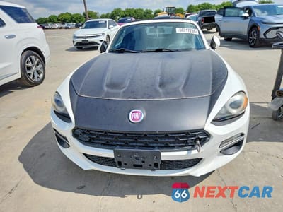 Piąte zdjęcie samochodu w środku: 2018 FIAT 124 SPIDER CLASSICA VIN:JC1NFAEK1J0137502 - miniatura