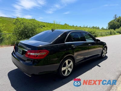 Trzecie zdjęcie samochodu z tyłu: 2011 MERCEDES-BENZ E 350 4MATIC VIN:WDDHF8HB0BA325966 - miniatura