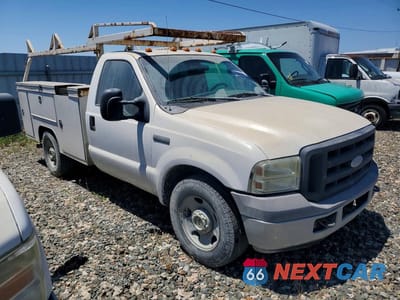 Czwarte zdjęcie samochodu z boku: 2005 FORD F350 SRW SUPER DUTY VIN:1FDWF34595EC38449 - miniatura