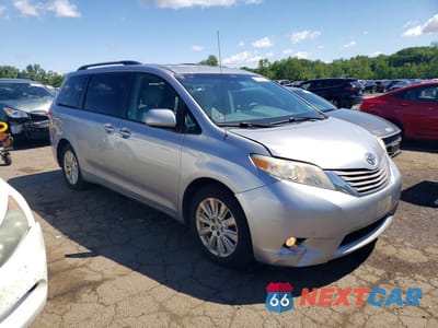 Czwarte zdjęcie samochodu z boku: 2011 TOYOTA SIENNA XLE 7-PASSENGER VIN:5TDDK3DC0BS029418 - miniatura