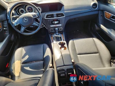 Zdjęcie 8 z 12 samochodu: 2013 MERCEDES-BENZ C 250 VIN:WDDGF4HB5DR273078 - miniatura