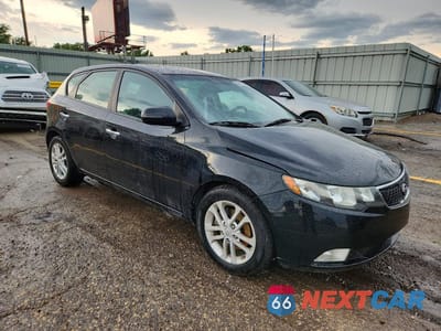 Czwarte zdjęcie samochodu z boku: 2011 KIA FORTE EX VIN:KNAFU5A22B5323531 - miniatura