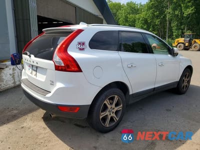 Trzecie zdjęcie samochodu z tyłu: 2013 VOLVO XC60 T6 VIN:YV4902DZ2D2439221 - miniatura