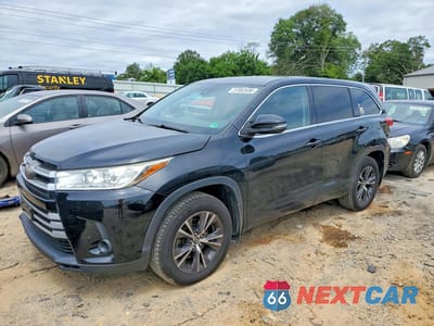 2018 TOYOTA HIGHLANDER LE 5TDBZRFH8JS817683 - główne zdjęcie licytacji z USA - miniatura