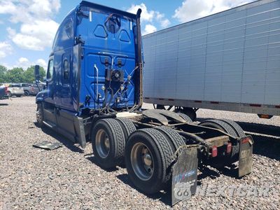 Trzecie zdjęcie samochodu z tyłu: 2016 FREIGHTLINER CASCADIA 125