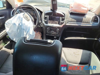 Zdjęcie 8 z 12 samochodu: 2022 CHRYSLER 300 TOURING VIN:2C3CCAAG7NH134324 - miniatura
