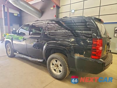 Drugie zdjęcie samochodu z przodu: 2011 CHEVROLET SUBURBAN K1500 LT VIN:1GNSKJE38BR270207 - miniatura