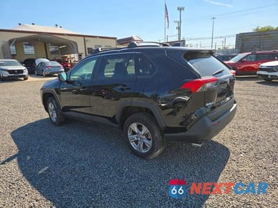 Drugie zdjęcie samochodu z przodu: 2023 TOYOTA RAV4 XLE VIN:2T3P1RFV1PW337284 - miniatura