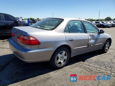 Trzecie zdjęcie samochodu z tyłu: 2000 HONDA ACCORD EX VIN:1HGCG1653YA044759 - miniatura