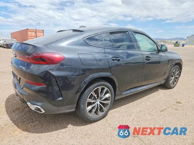 Trzecie zdjęcie samochodu z tyłu: 2025 BMW X6 XDRIVE40I VIN:5UX33EX08S9X01227 - miniatura