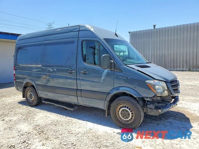 Czwarte zdjęcie samochodu z boku: 2018 MERCEDES BENZ SPRINTER 2500 VIN:WD3PE7CD4JP636608 - miniatura