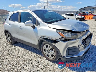 Czwarte zdjęcie samochodu z boku: 2017 CHEVROLET TRAX LS VIN:KL7CJKSB0HB143855 - miniatura