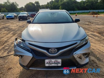 Piąte zdjęcie samochodu w środku: 2018 TOYOTA CAMRY XSE VIN:4T1B61HK9JU009322 - miniatura