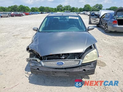 Piąte zdjęcie samochodu w środku: 2005 FORD FOCUS VIN:1FAFP38Z95W132632 - miniatura