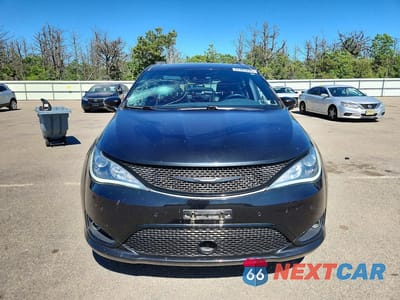 Piąte zdjęcie samochodu w środku: 2019 CHRYSLER PACIFICA LIMITED VIN:2C4RC1GGXKR605403 - miniatura