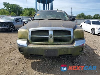 Piąte zdjęcie samochodu w środku: 2005 DODGE DAKOTA SLT VIN:1D7HE42K85S176807 - miniatura
