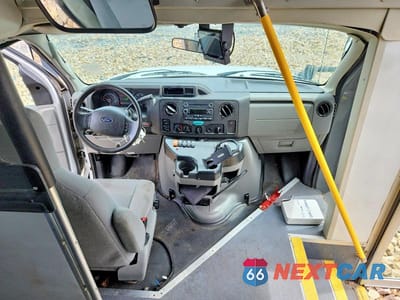 Piąte zdjęcie samochodu w środku: 2017 FORD ECONOLINE E450 SUPER DUTY CUTAWAY VAN VIN:1FDFE4FSXHDC13744 - miniatura