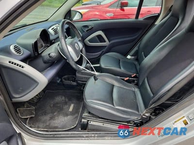 Zdjęcie 7 z 12 samochodu: 2015 SMART FORTWO PURE VIN:WMEEJ3BA7FK814218 - miniatura