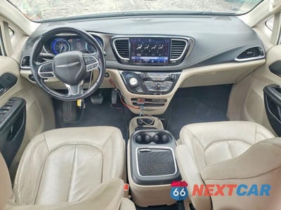 Zdjęcie 8 z 13 samochodu: 2021 CHRYSLER PACIFICA TOURING L VIN:2C4RC1BG0MR528437 - miniatura