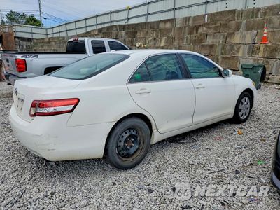 Trzecie zdjęcie samochodu z tyłu: 2010 TOYOTA CAMRY LE VIN:4T1BF3EK1AU524668 - miniatura