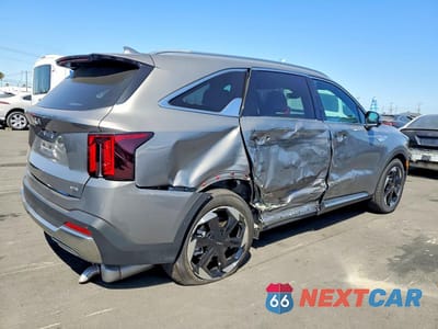 Trzecie zdjęcie samochodu z tyłu: 2025 KIA SORENTO SXP VIN:KNDRKDJG6S5323933 - miniatura
