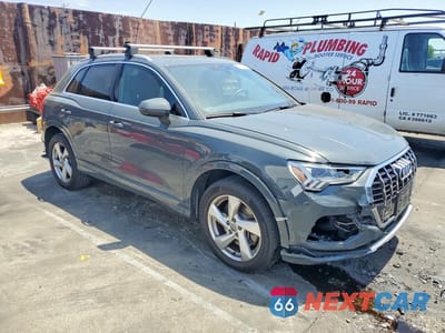 Czwarte zdjęcie samochodu z boku: 2020 AUDI Q3 PREMIUM PLUS VIN:WA1BECF39L1062261 - miniatura