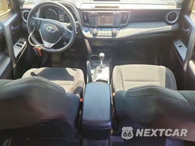 Zdjęcie 8 z 13 samochodu: 2016 TOYOTA RAV4 HV XLE VIN:JTMRJREVXGD052462 - miniatura