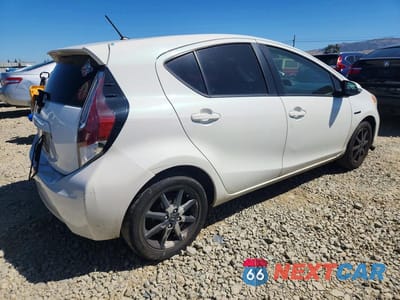 Trzecie zdjęcie samochodu z tyłu: 2013 TOYOTA PRIUS C ONE VIN:JTDKDTB39D1057349 - miniatura