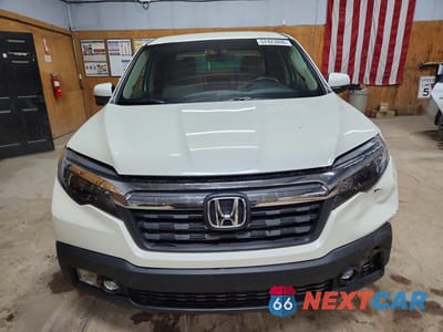 Piąte zdjęcie samochodu w środku: 2017 HONDA RIDGELINE RTL VIN:5FPYK3F6XHB030847 - miniatura