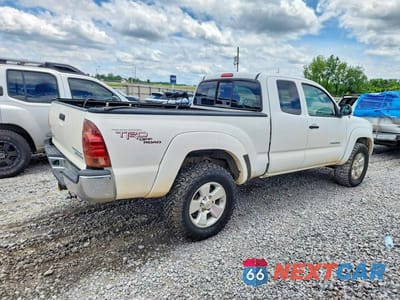 Trzecie zdjęcie samochodu z tyłu: 2008 TOYOTA TACOMA PRERUNNER ACCESS CAB VIN:5TETU62NX8Z523700 - miniatura