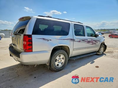 Trzecie zdjęcie samochodu z tyłu: 2011 CHEVROLET SUBURBAN K1500 LS VIN:1GNSKHE39BR279085 - miniatura