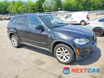 Czwarte zdjęcie samochodu z boku: 2013 BMW X5 XDRIVE35I VIN:5UXZV4C52D0G53489 - miniatura
