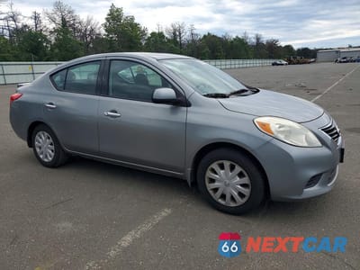 Czwarte zdjęcie samochodu z boku: 2014 NISSAN VERSA 1.6 S VIN:3N1CN7AP2EL819365 - miniatura