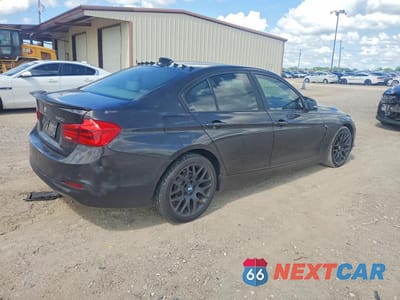 Trzecie zdjęcie samochodu z tyłu: 2016 BMW 320 I VIN:WBA8E1G51GNT35161 - miniatura