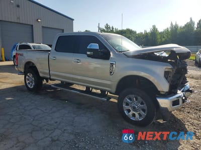 Czwarte zdjęcie samochodu z boku: 2017 FORD F250 SUPER DUTY VIN:1FT7W2B6XHEE41921 - miniatura