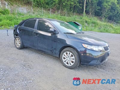 Czwarte zdjęcie samochodu z boku: 2012 KIA FORTE EX VIN:KNAFU4A20C5629574 - miniatura