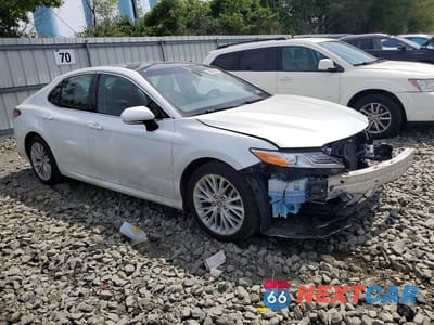 Czwarte zdjęcie samochodu z boku: 2018 TOYOTA CAMRY XLE VIN:4T1B11HK7JU074586 - miniatura