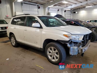 Czwarte zdjęcie samochodu z boku: 2013 TOYOTA HIGHLANDER PLUS VIN:5TDBK3EH6DS226405 - miniatura