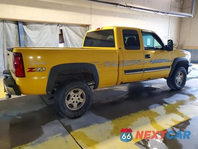 Trzecie zdjęcie samochodu z tyłu: 2003 CHEVROLET SILVERADO K1500 VIN:1GCEK19T23Z328006 - miniatura