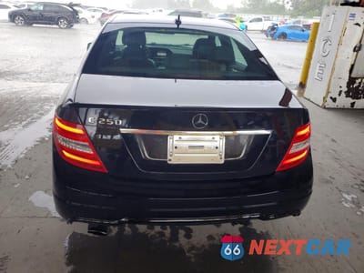 Zdjęcie 6 z 12 samochodu: 2013 MERCEDES-BENZ C 250 VIN:WDDGF4HBXDR298476 - miniatura