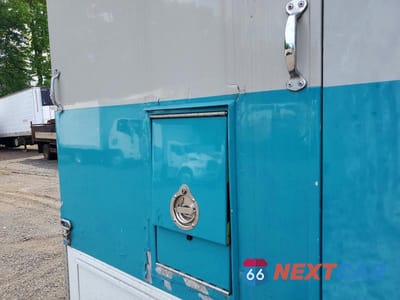Zdjęcie 9 z 10 samochodu: 2001 FREIGHTLINER MEDIUM CONVENTIONAL FL60 VIN:1FV6GJBC91HH58108 - miniatura