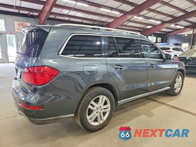 Trzecie zdjęcie samochodu z tyłu: 2013 MERCEDES-BENZ GL 450 4MATIC VIN:4JGDF7CE4DA261241 - miniatura