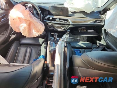 Zdjęcie 8 z 12 samochodu: 2019 BMW M550XI VIN:WBAJB9C54KB288085 - miniatura