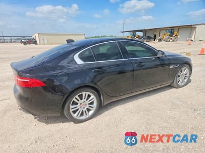 Trzecie zdjęcie samochodu z tyłu: 2019 JAGUAR XE PREMIUM VIN:SAJAD4GX8KCP49070 - miniatura