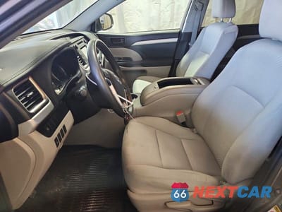 Zdjęcie 7 z 13 samochodu: 2019 TOYOTA HIGHLANDER LE VIN:5TDBZRFH6KS704994 - miniatura