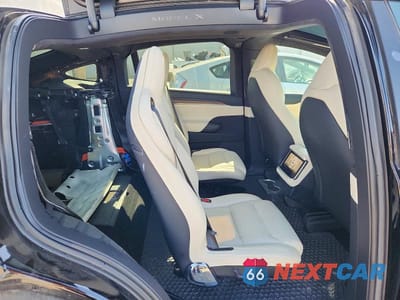 Zdjęcie 10 z 12 samochodu: 2022 TESLA MODEL X VIN:7SAXCBE52NF361487 - miniatura