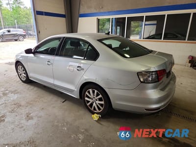 Drugie zdjęcie samochodu z przodu: 2015 VOLKSWAGEN JETTA SE VIN:3VWD17AJ5FM245863 - miniatura