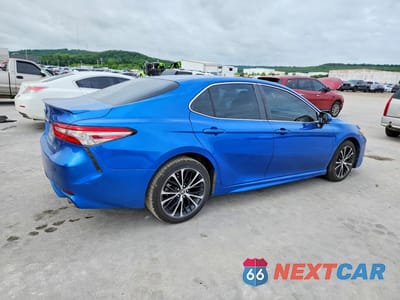 Trzecie zdjęcie samochodu z tyłu: 2018 TOYOTA CAMRY SE VIN:4T1B11HK9JU074685 - miniatura