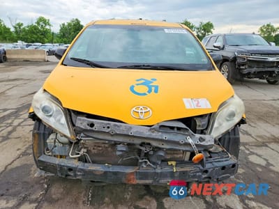 Piąte zdjęcie samochodu w środku: 2016 TOYOTA SIENNA LE VIN:5TDKK3DC6GS763284 - miniatura